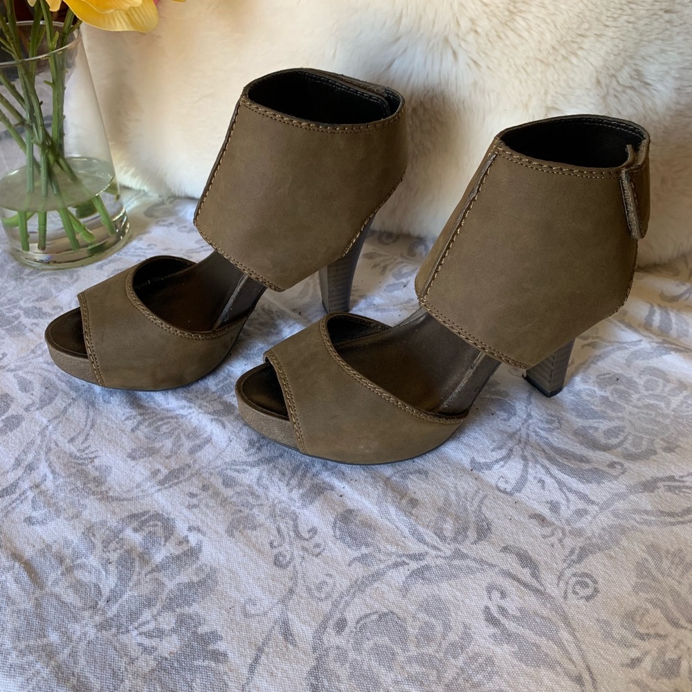 Ana Pumps 6.5